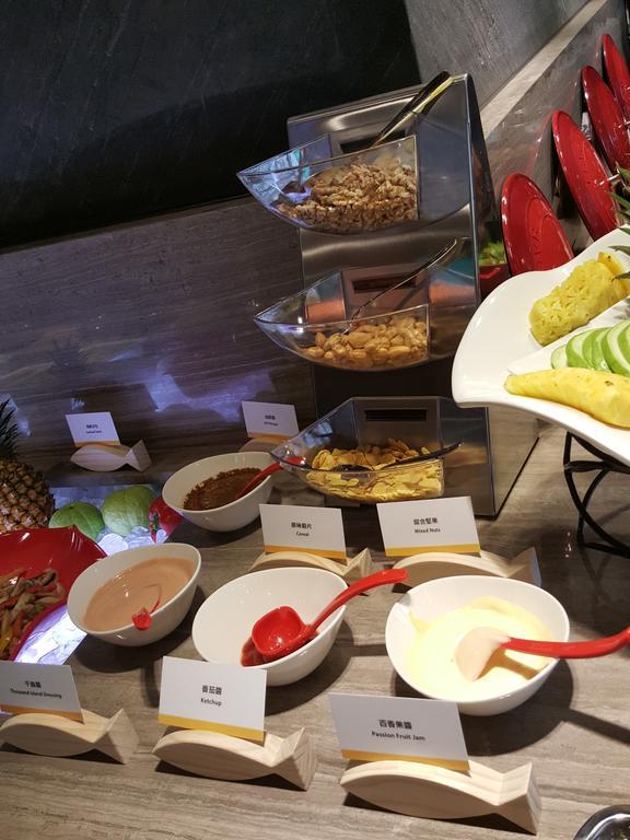 Changyu Hotel Tainan Buitenkant foto