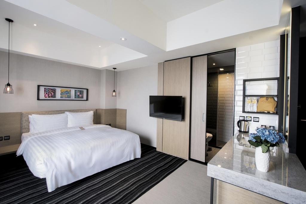 Changyu Hotel Tainan Buitenkant foto