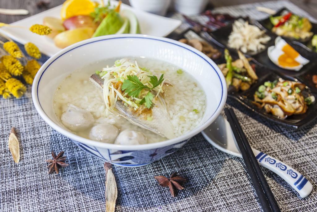 Changyu Hotel Tainan Buitenkant foto