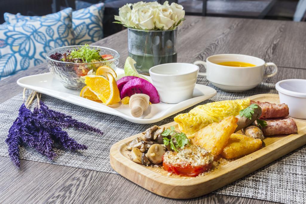 Changyu Hotel Tainan Buitenkant foto