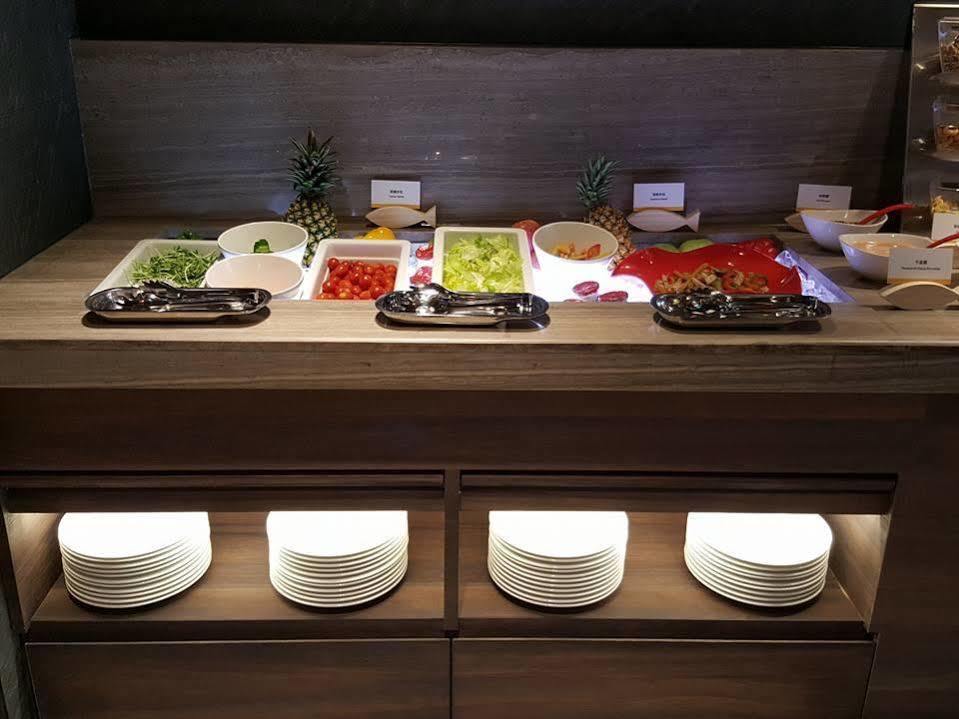 Changyu Hotel Tainan Buitenkant foto