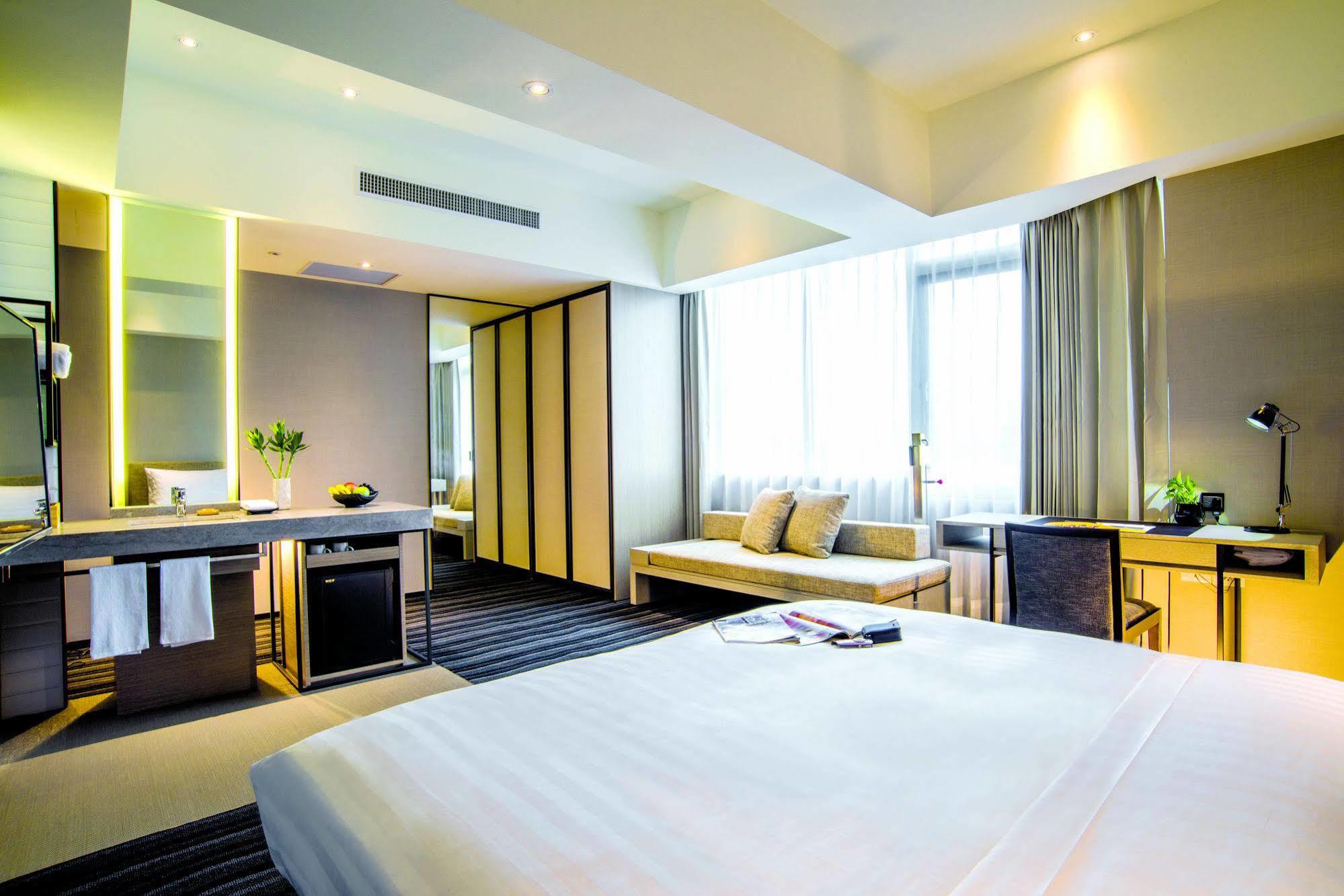 Changyu Hotel Tainan Buitenkant foto