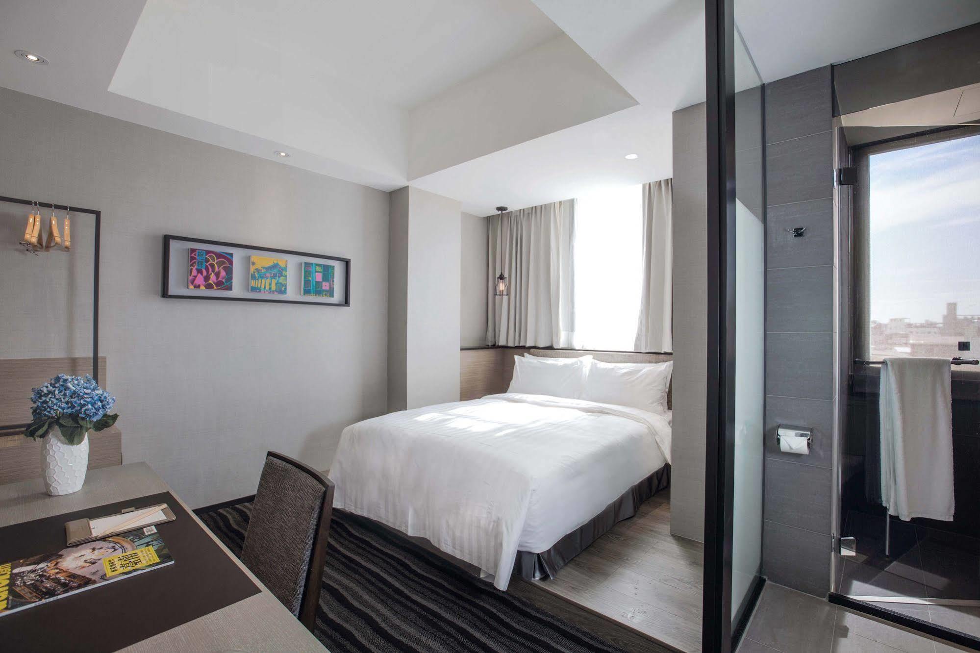 Changyu Hotel Tainan Buitenkant foto