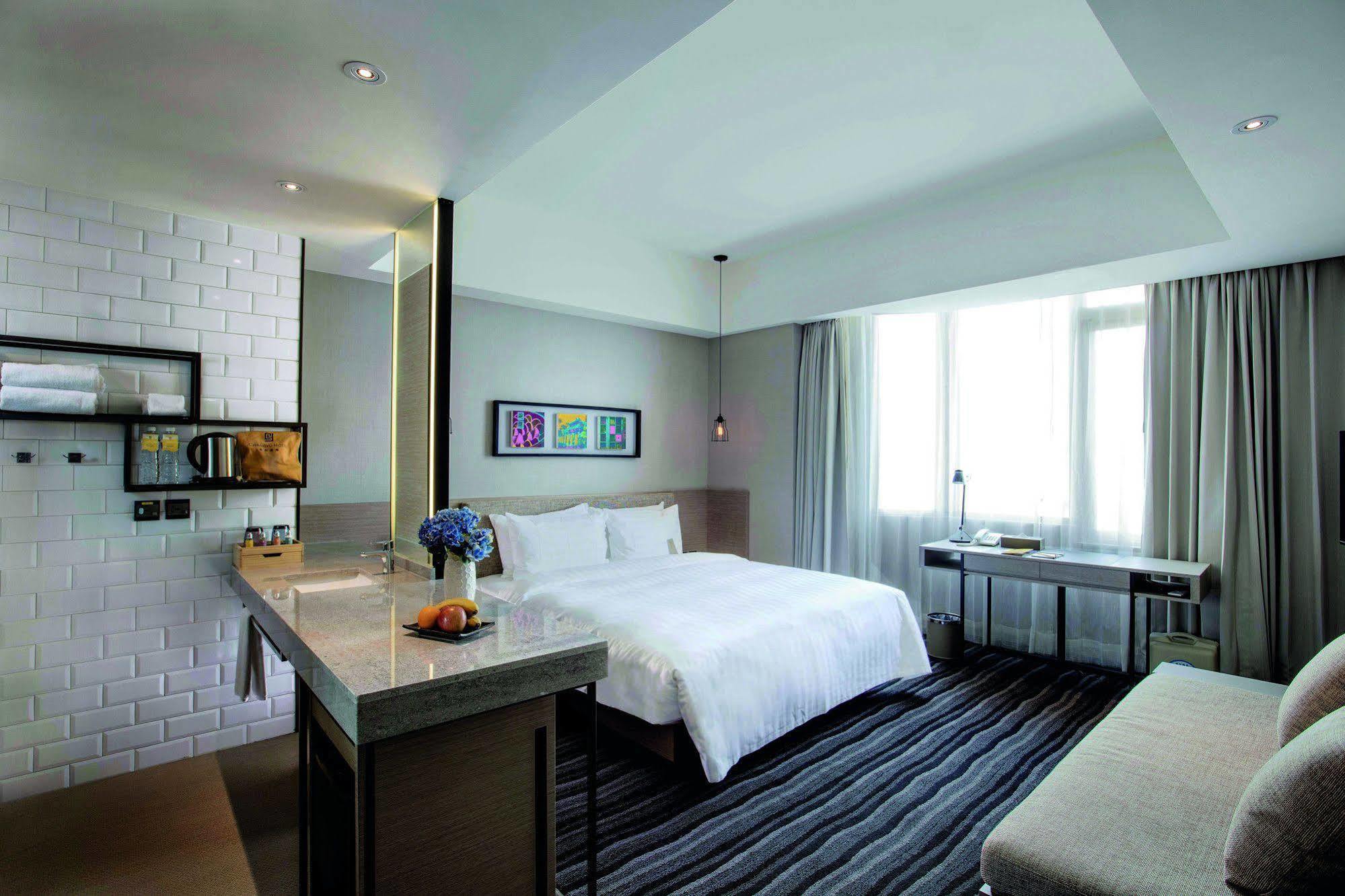 Changyu Hotel Tainan Buitenkant foto