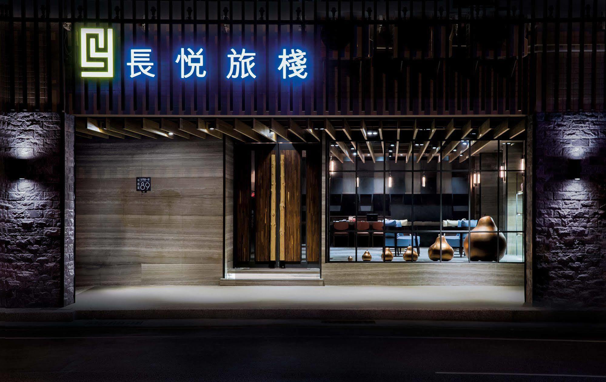 Changyu Hotel Tainan Buitenkant foto